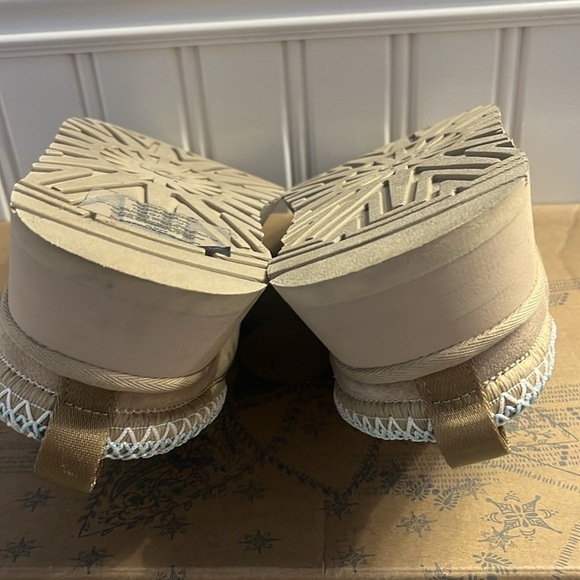 Ugg Tazz Platform Slippers Size 10 NEW - Picture 10 of 16